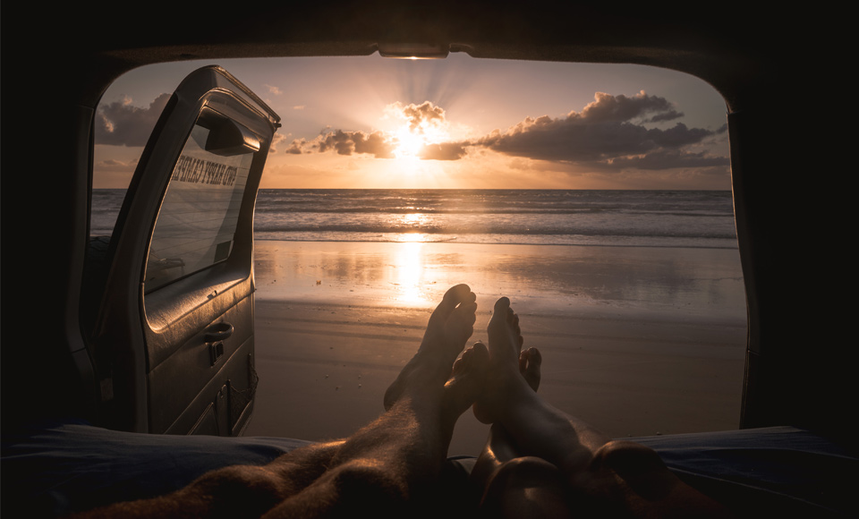 Are you a couple or two friends over 23 years old? Do you want to discover Fraser Island comfortable but don’t want to miss out on the adventure? Our awesome 4WD Camper, with its 2 seats in the front and double bed in the back might be the best option for you! Please note that the 4WD Camper is for maximum 2 people.